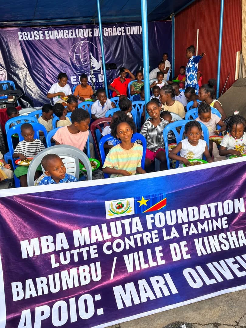 Crianças atendidas pela MBA Maluta Foundation em Barumbu-Kinshasa