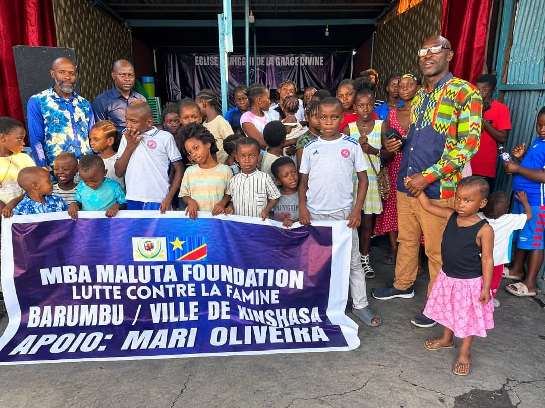 Comunidade reunida durante a obra número 20 em Barumbu-Kinshasa