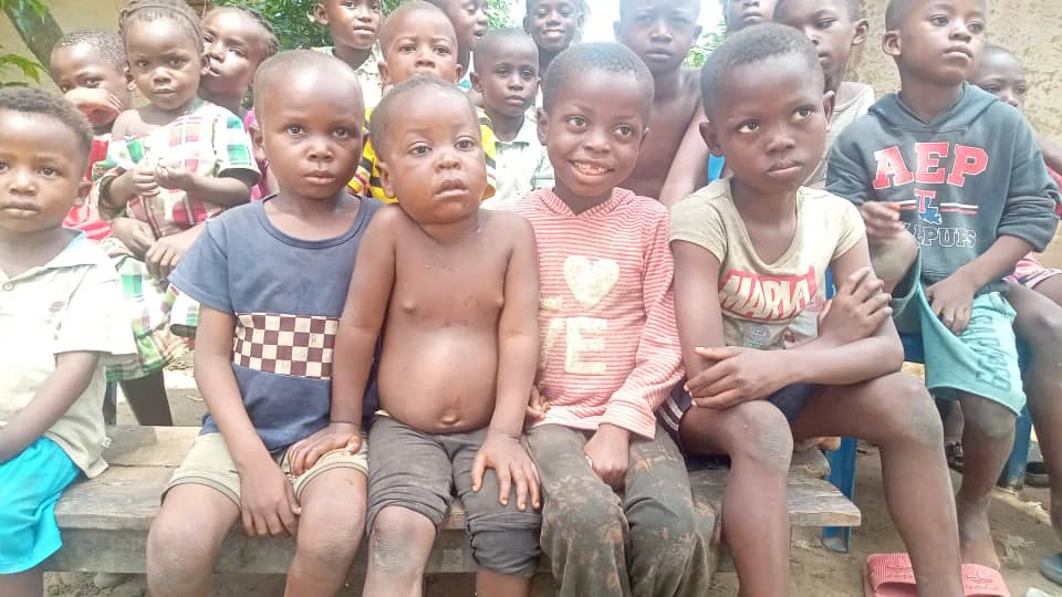 Crianças da comunidade atendida em Kikwiti-Kwilu