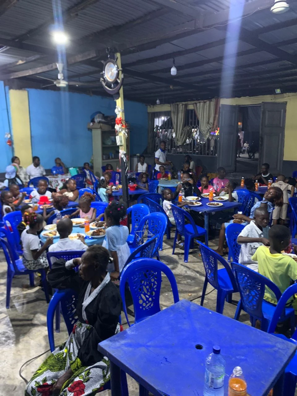 Momento de convivência durante a obra número 10 da MBA Maluta Foundation